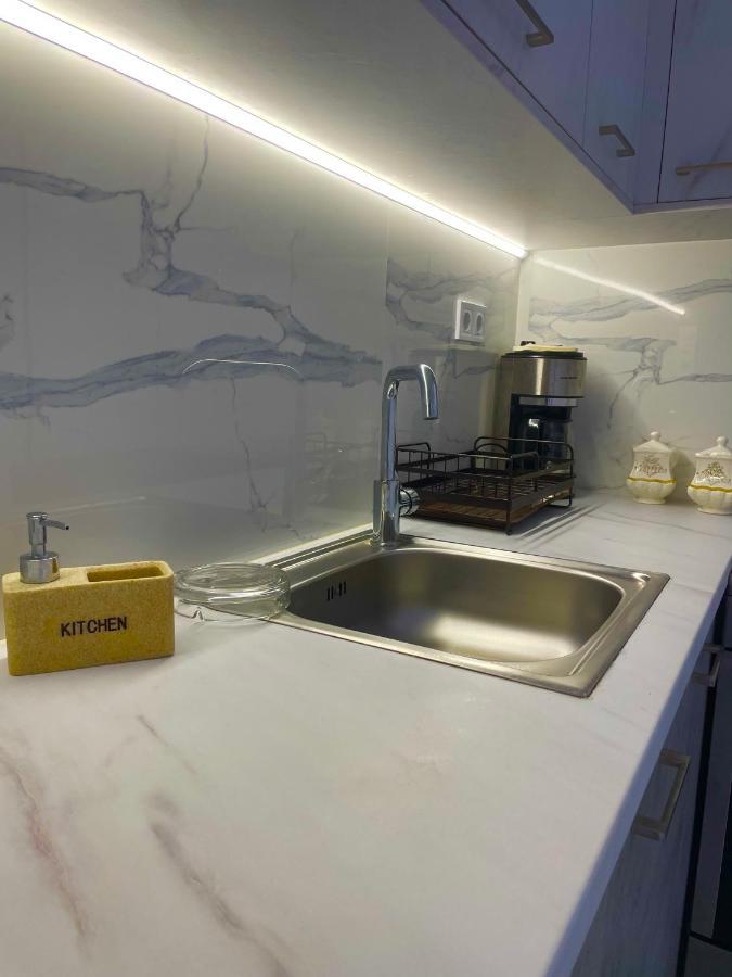 Haris White Apartment Roussospition Exterior photo