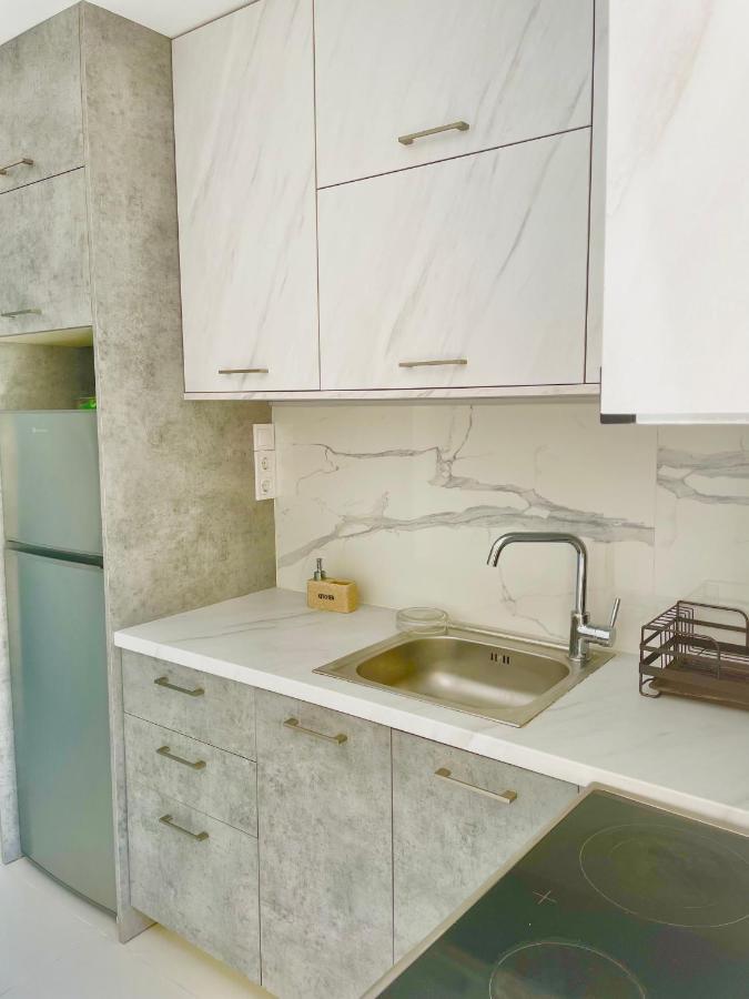 Haris White Apartment Roussospition Exterior photo