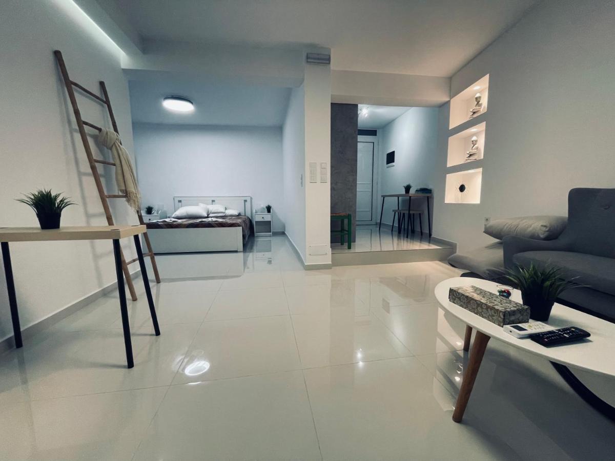 Haris White Apartment Roussospition Exterior photo